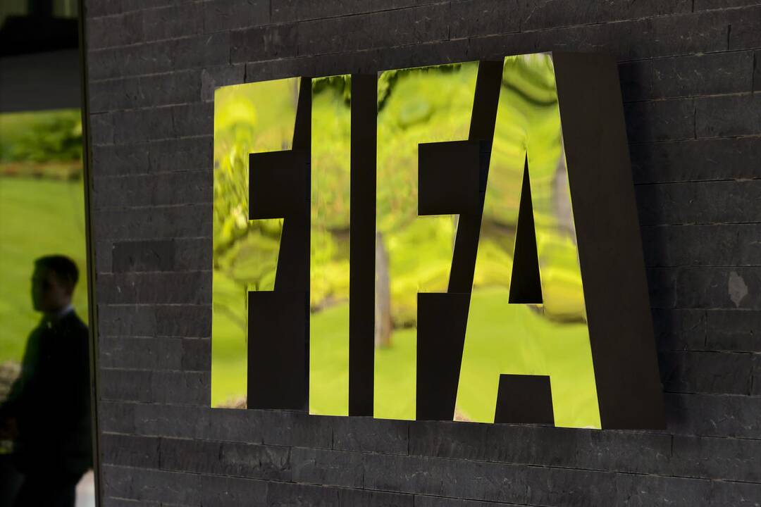 JAV siekia Šveicarijoje suimtų FIFA pareigūnų ekstradicijos