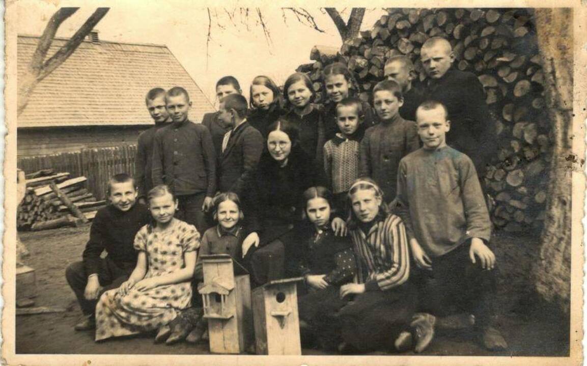 Raudondvario pradinės mokyklos paukščių šventė 1938-1939 m.
