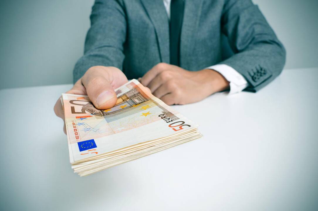 Euro belaukiant: kurios Baltijos šalies gyventojai labiau linkę taupyti