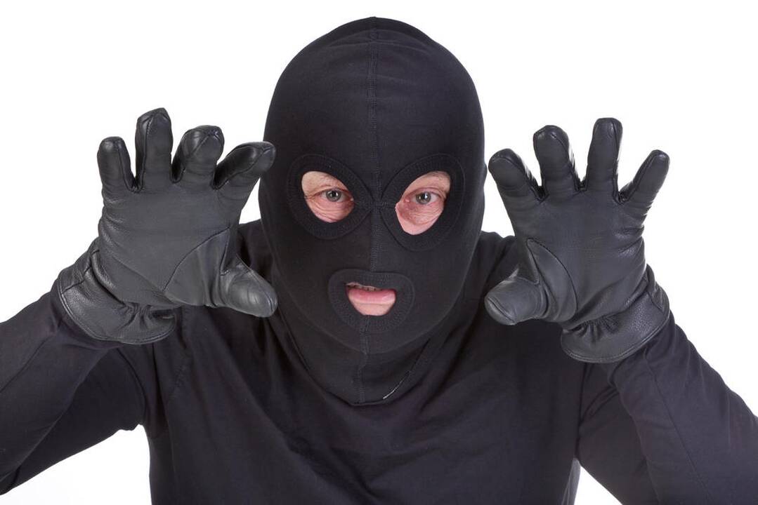 Kauno rajone kaukėti užpuolikai pagrobė pinigus
