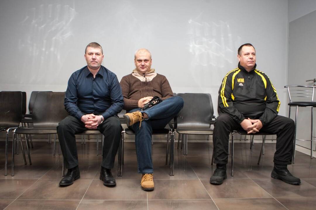 D.Baronas (iš kairės), A.Vaičaitis ir D.Babaitis savo kaltės nepripažįsta.