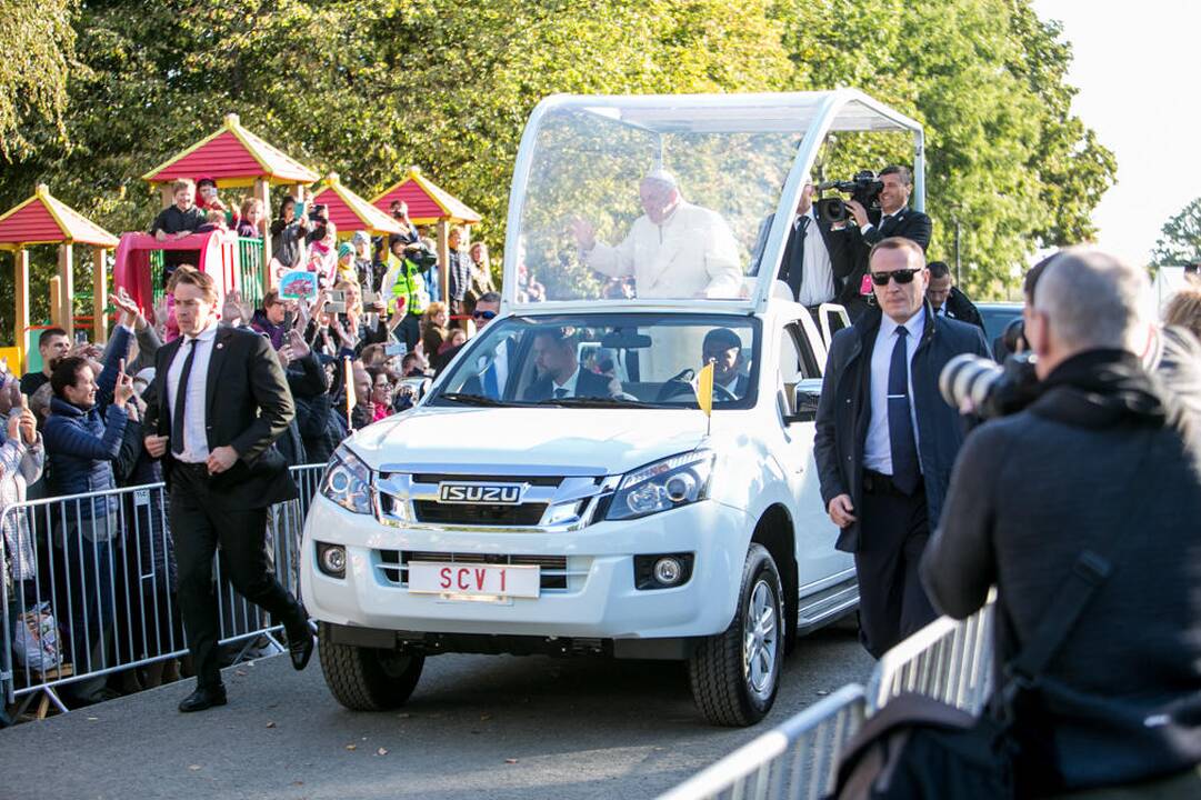 Popiežius Pranciškus meldėsi Santakos parke