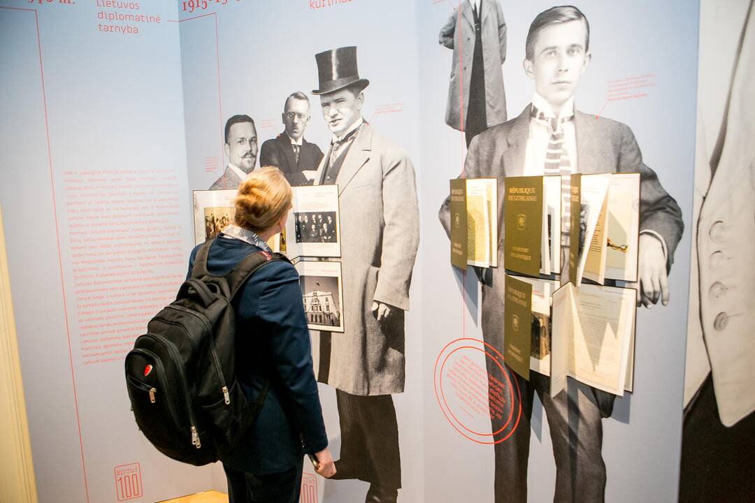 Parodos „Kuriančiajai Lietuvos diplomatijai – 100“ atidarymas
