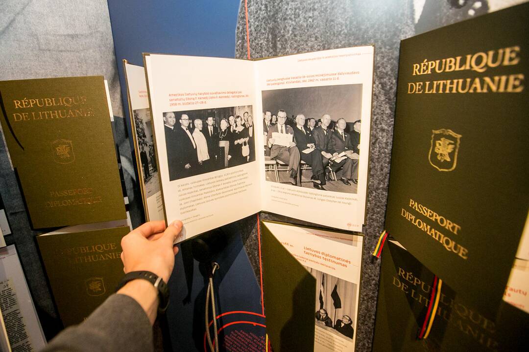 Parodos „Kuriančiajai Lietuvos diplomatijai – 100“ atidarymas