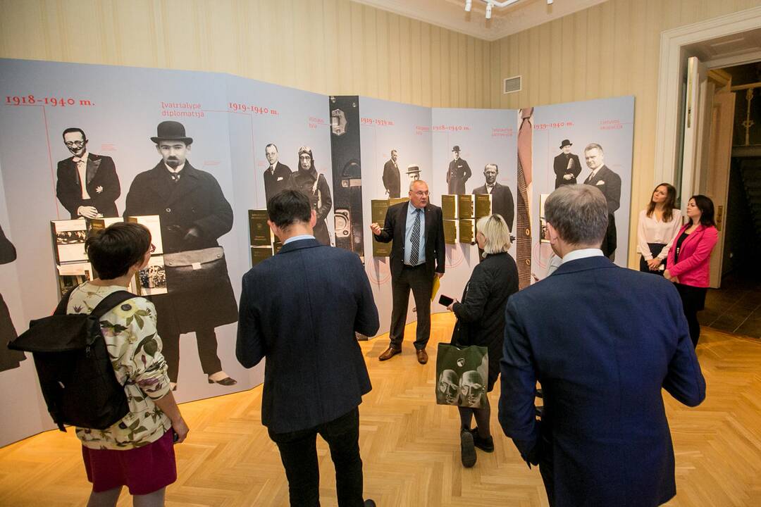 Parodos „Kuriančiajai Lietuvos diplomatijai – 100“ atidarymas