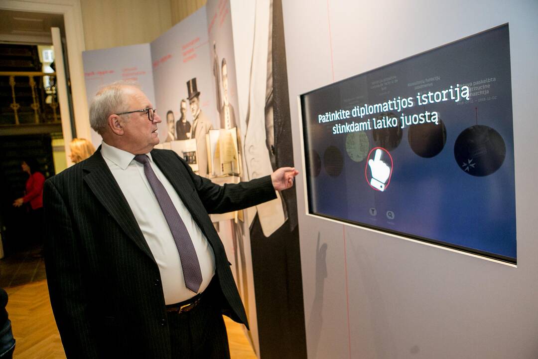 Parodos „Kuriančiajai Lietuvos diplomatijai – 100“ atidarymas