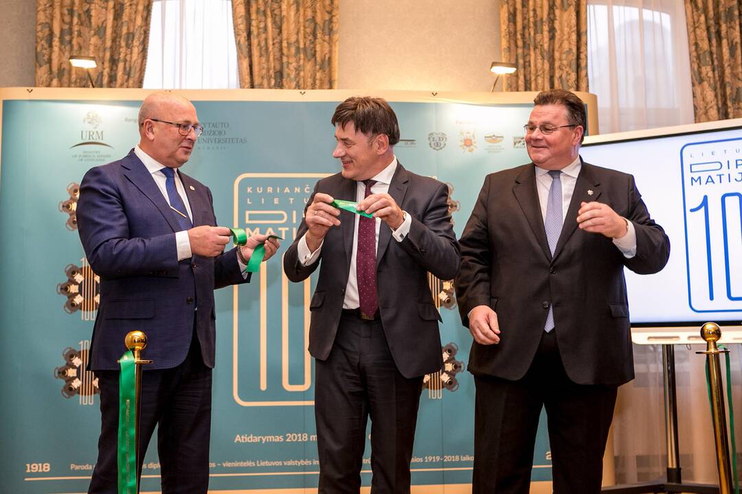 Parodos „Kuriančiajai Lietuvos diplomatijai – 100“ atidarymas
