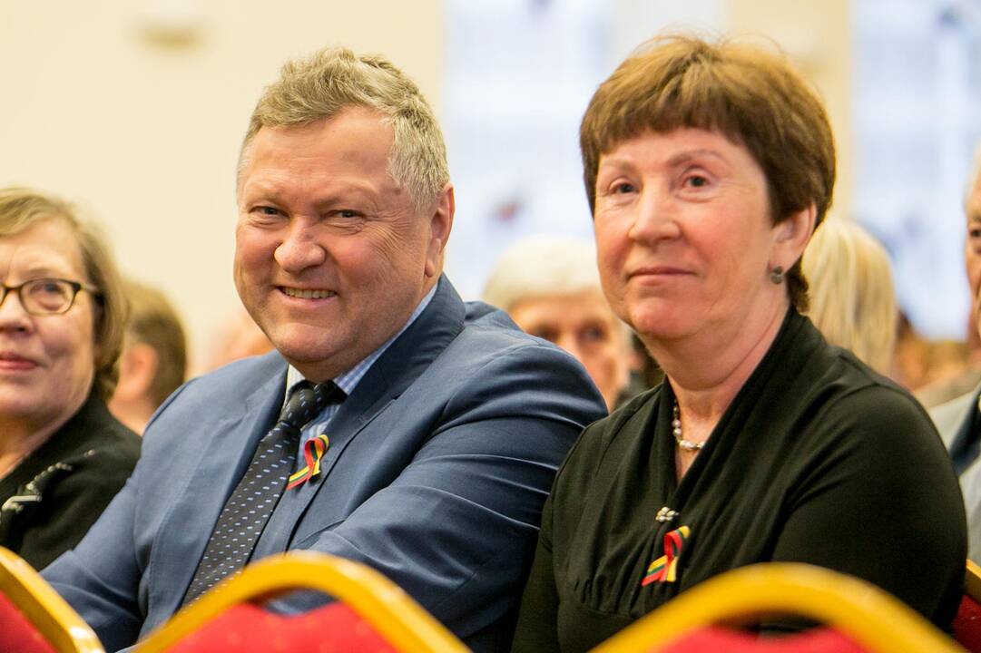 Raudondvaryje įteikti Kauno rajono garbės ženklai