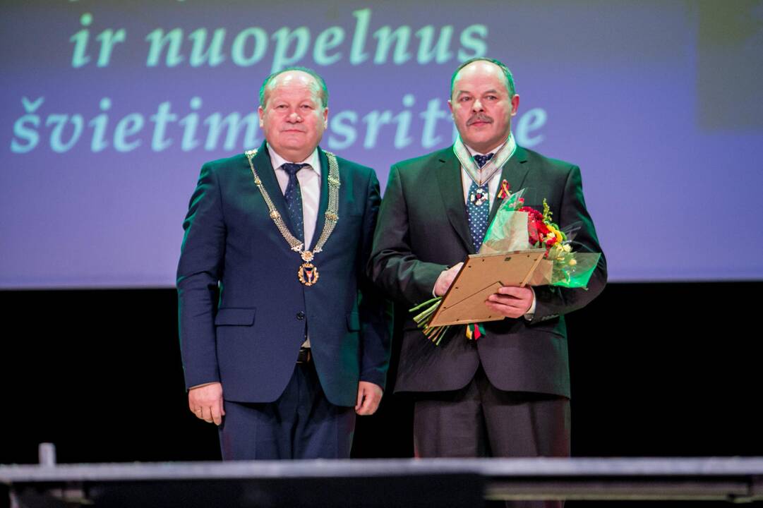 Raudondvaryje įteikti Kauno rajono garbės ženklai