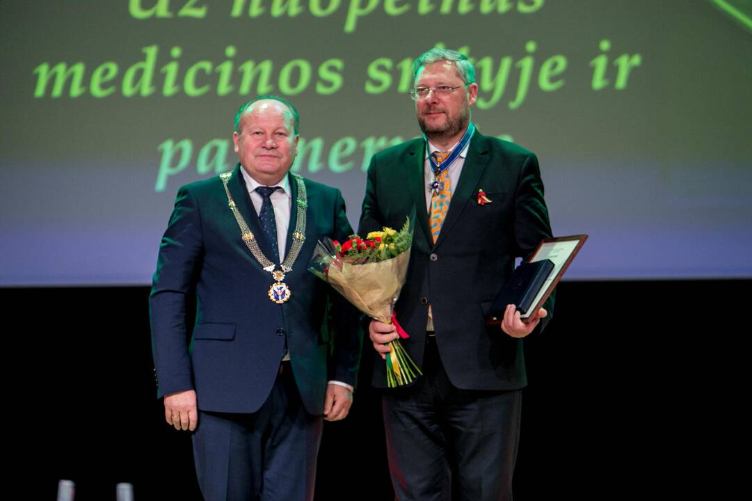 Raudondvaryje įteikti Kauno rajono garbės ženklai