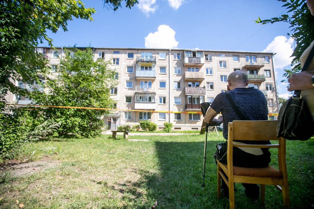Kauno daugiabučio sienoje atsivėrė didžiulis plyšys