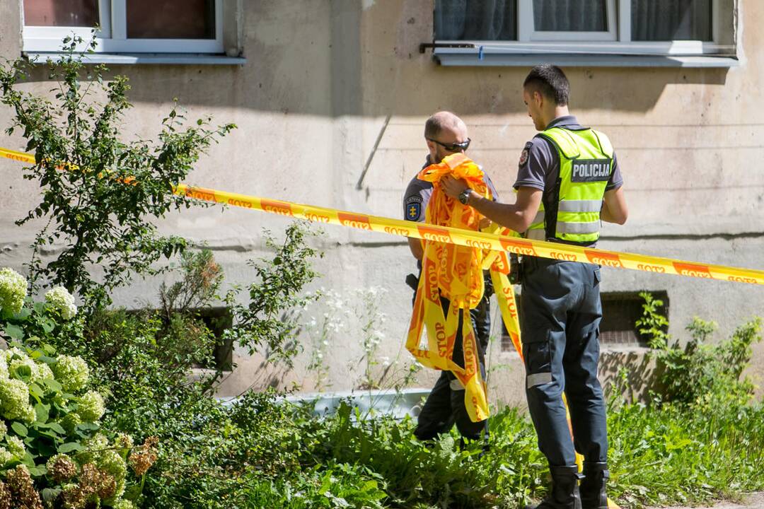 Kauno daugiabučio sienoje atsivėrė didžiulis plyšys