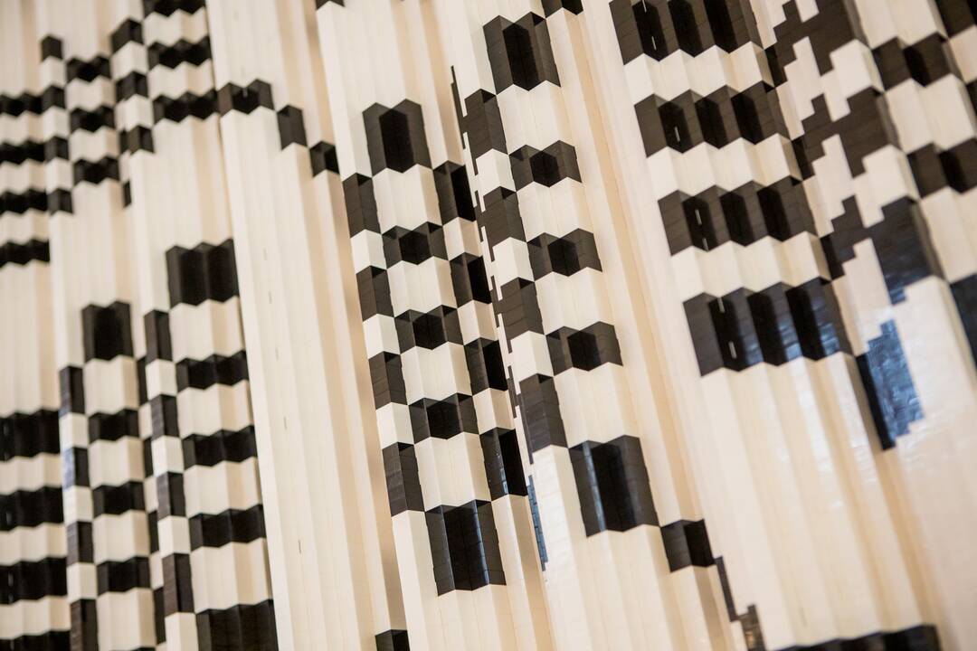 Centriniame pašte fiksuojama didžiausia „Lego“ kaladėlių dėlionė, atkartojanti salės grindinį