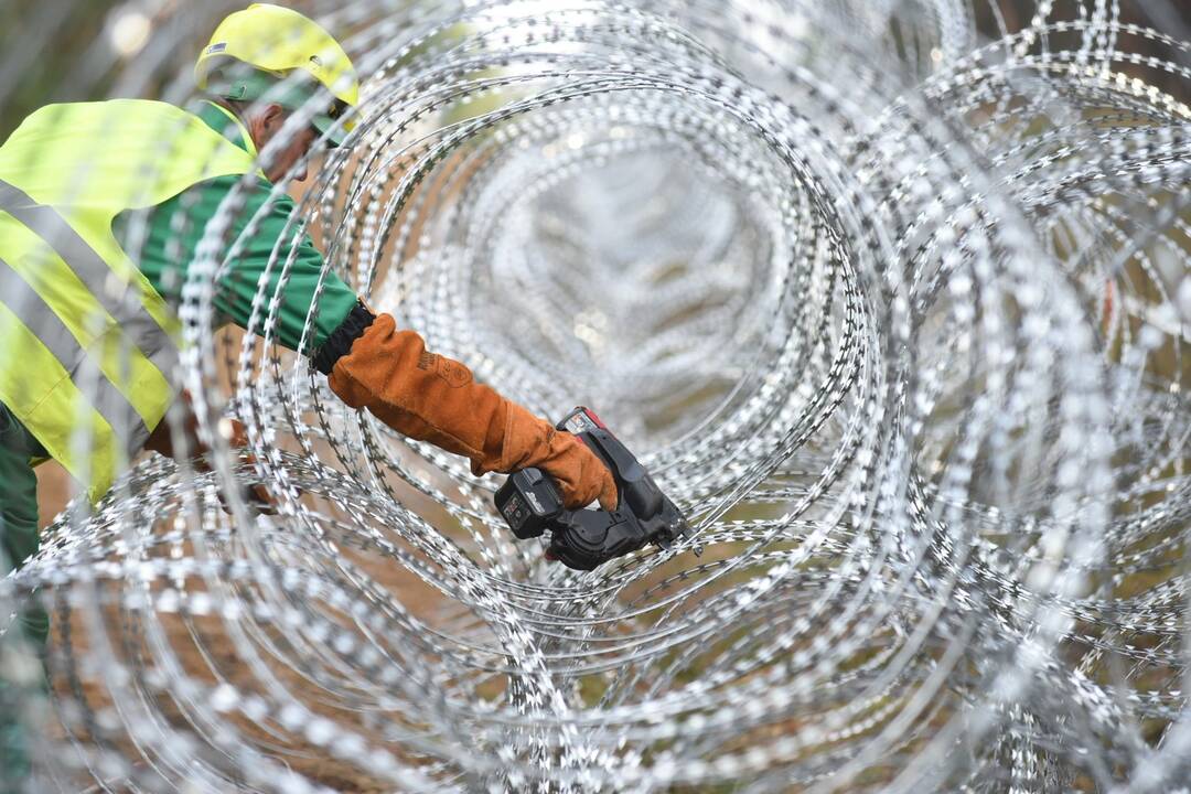 Pasienyje su Baltarusija sumontuoti pirmieji tvoros segmentai