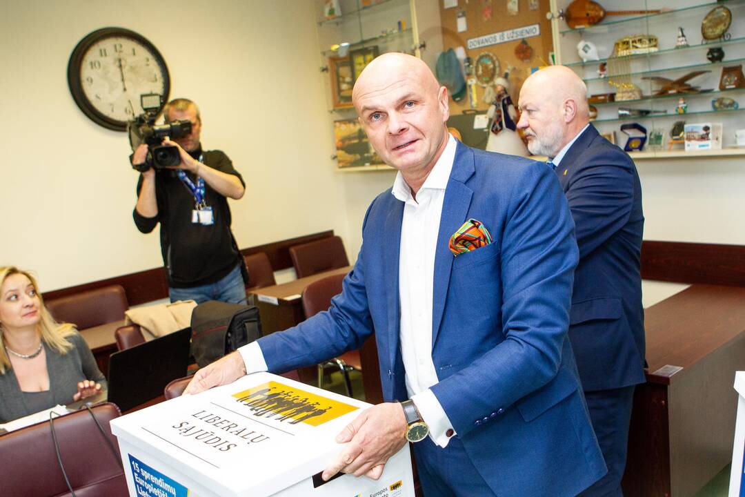 Parašų pristatymas VRK dėl dalyvavimo EP rinkimuose