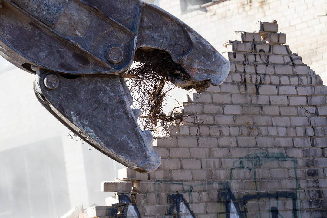 Vilniuje pradėtas griauti pastatų kompleksas