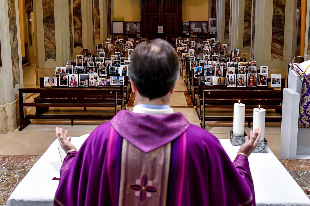 Italijoje nuo koronaviruso mirė mažiausiai 10 kunigų