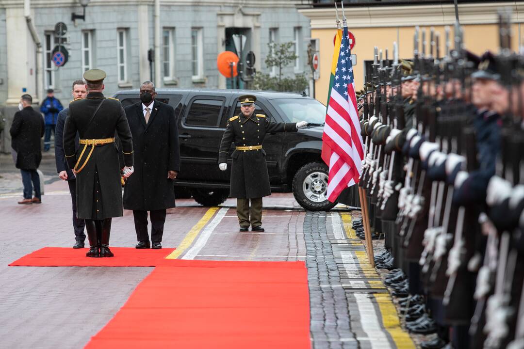 Oficiali JAV gynybos sekretoriaus pasitikimo ceremonija