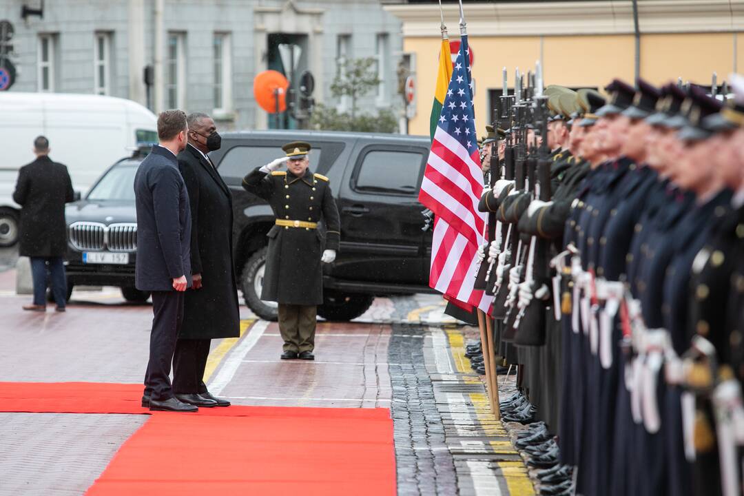 Oficiali JAV gynybos sekretoriaus pasitikimo ceremonija