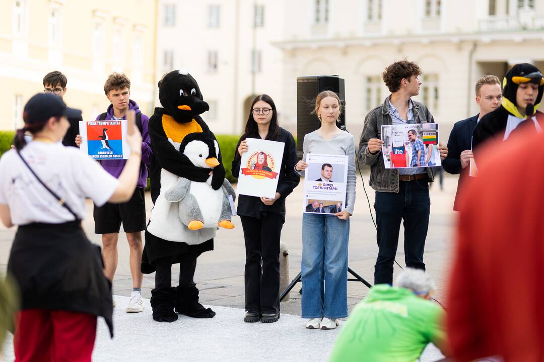 Jaunųjų konservatorių lygos protestas „Gintautai, rinkis: valstybė ar įmonė“