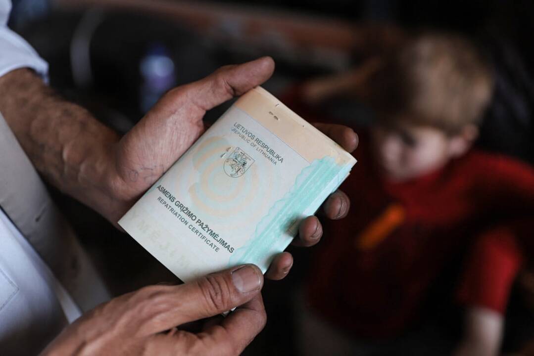 Lietuvos kariuomenės nuotraukose – evakuacija iš Kabulo oro uosto