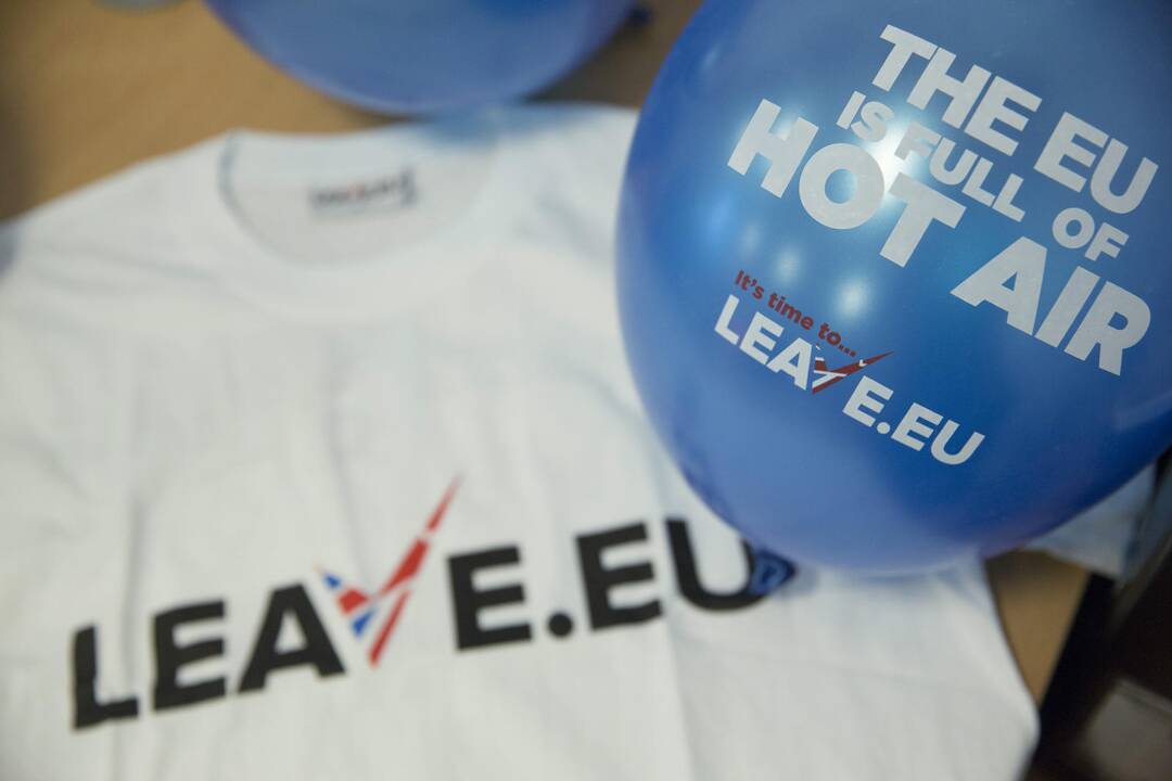 EBPO: dėl „Brexit“ sumažėtų britų pajamos