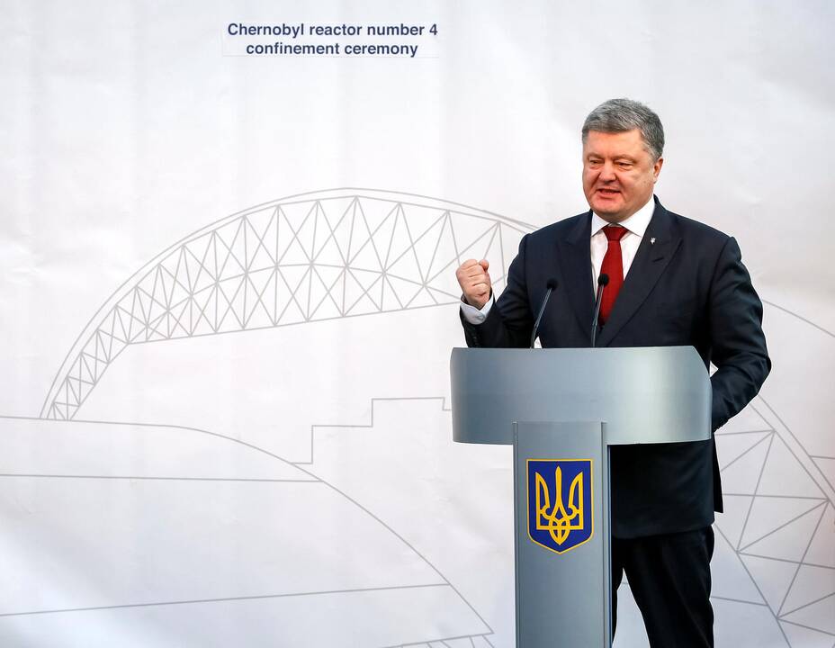 Ukrainoje užbaigtas Černobylio reaktoriaus gaubtas