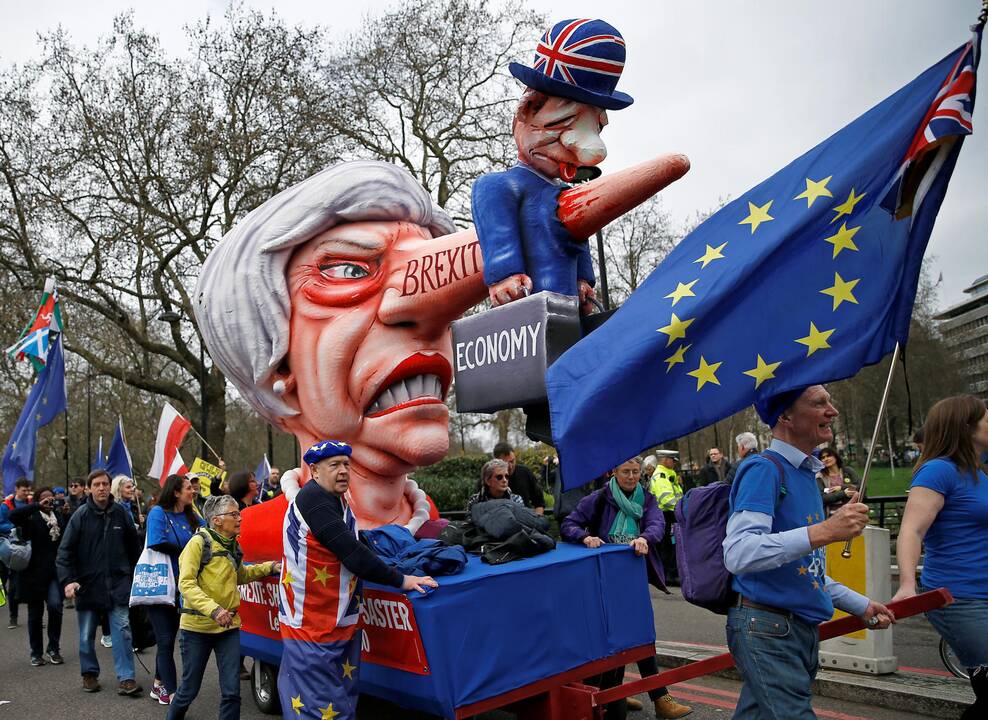 Stiprėja spėlionės dėl Didžiosios Britanijos premjerės nuvertimo