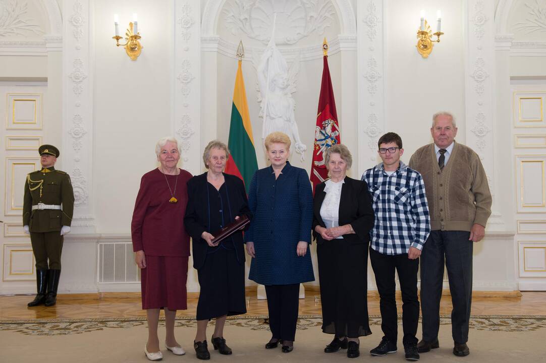 Prezidentė įteikė Žūvančiųjų gelbėjimo kryžius