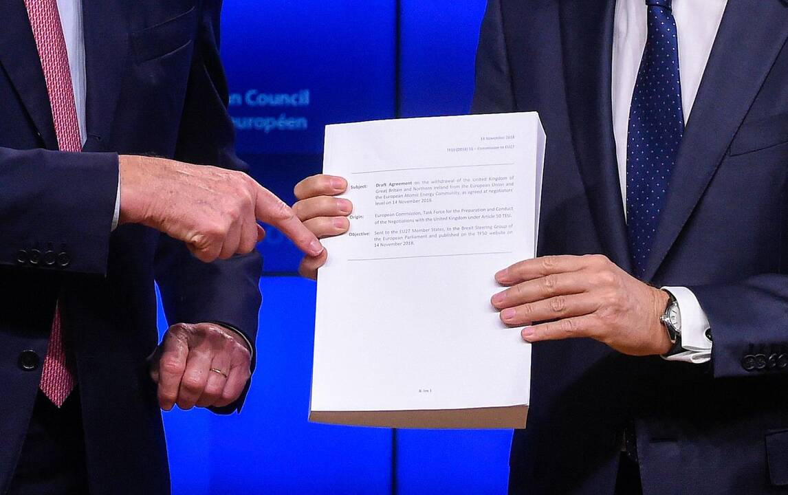 Michelis Barnier (kairėje) ir Donaldas Tuskas