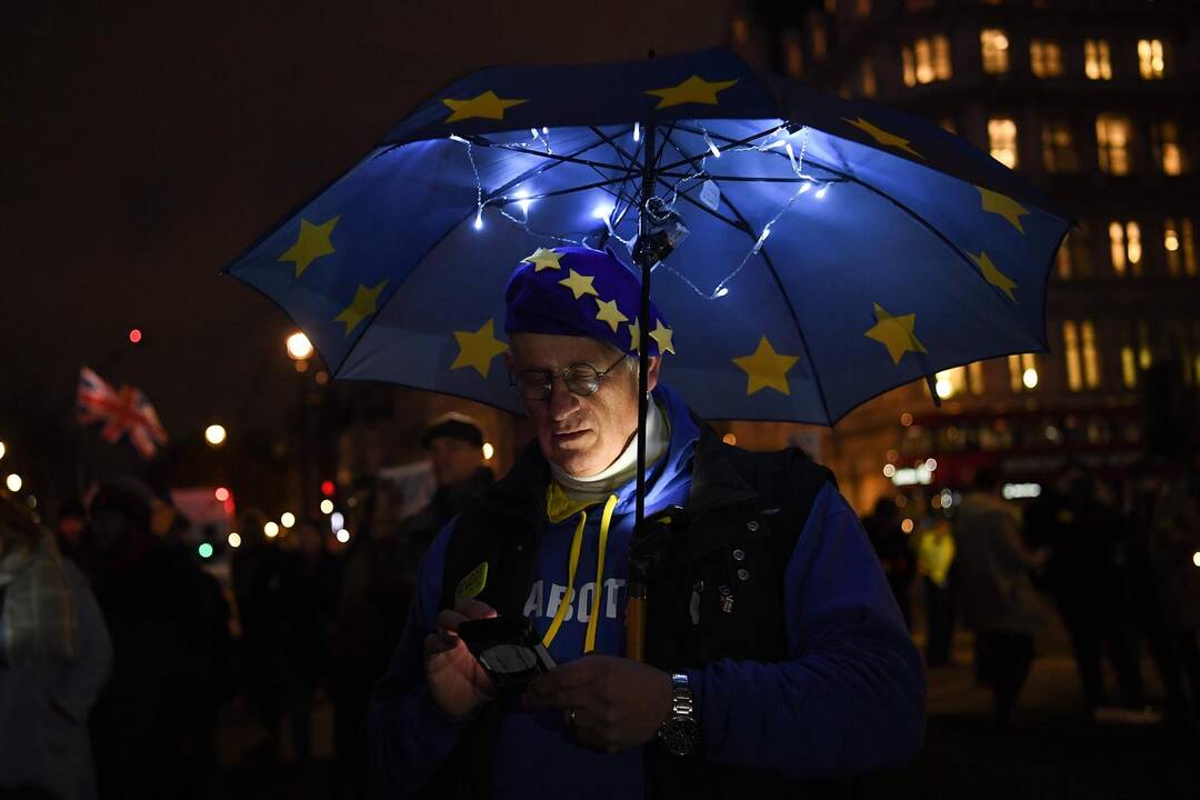 Britų parlamentas atmetė „Brexit“ sutartį