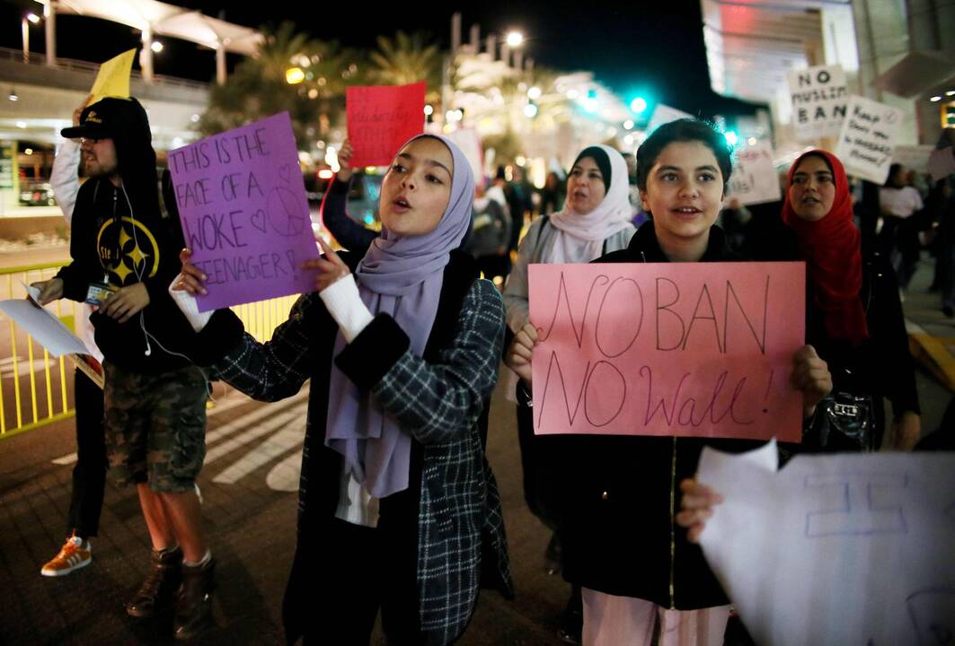 D. Trumpas pasirašė naują imigracijos draudimo įsaką