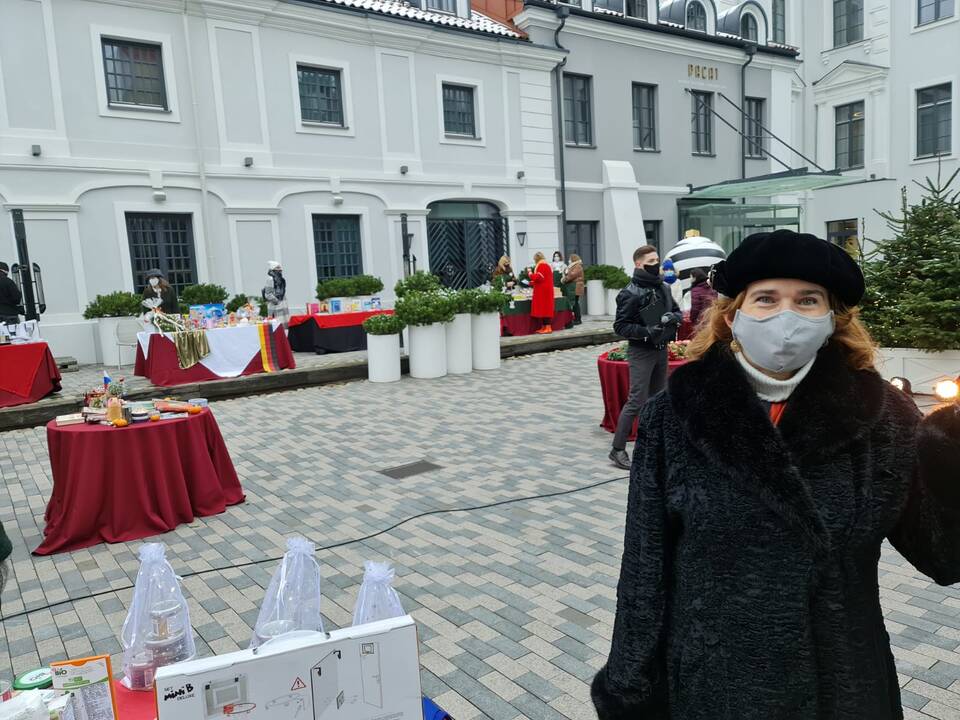 Vilniuje atidaryta virtuali labdaros Kalėdų mugė