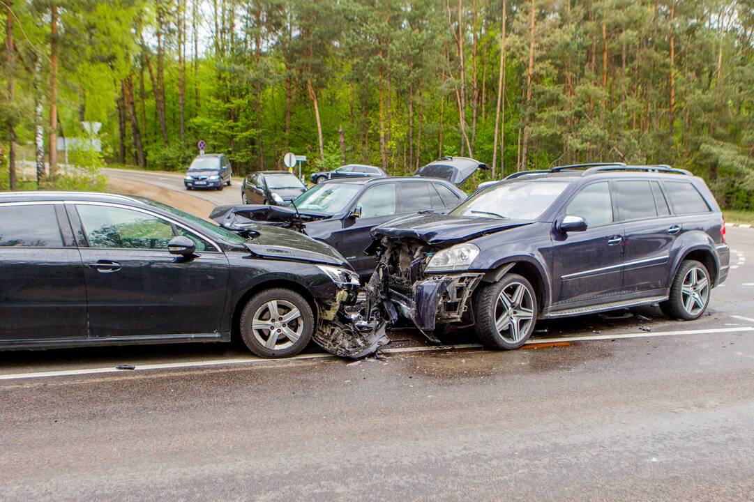 Trijų automobilių avarija Kauno rajone