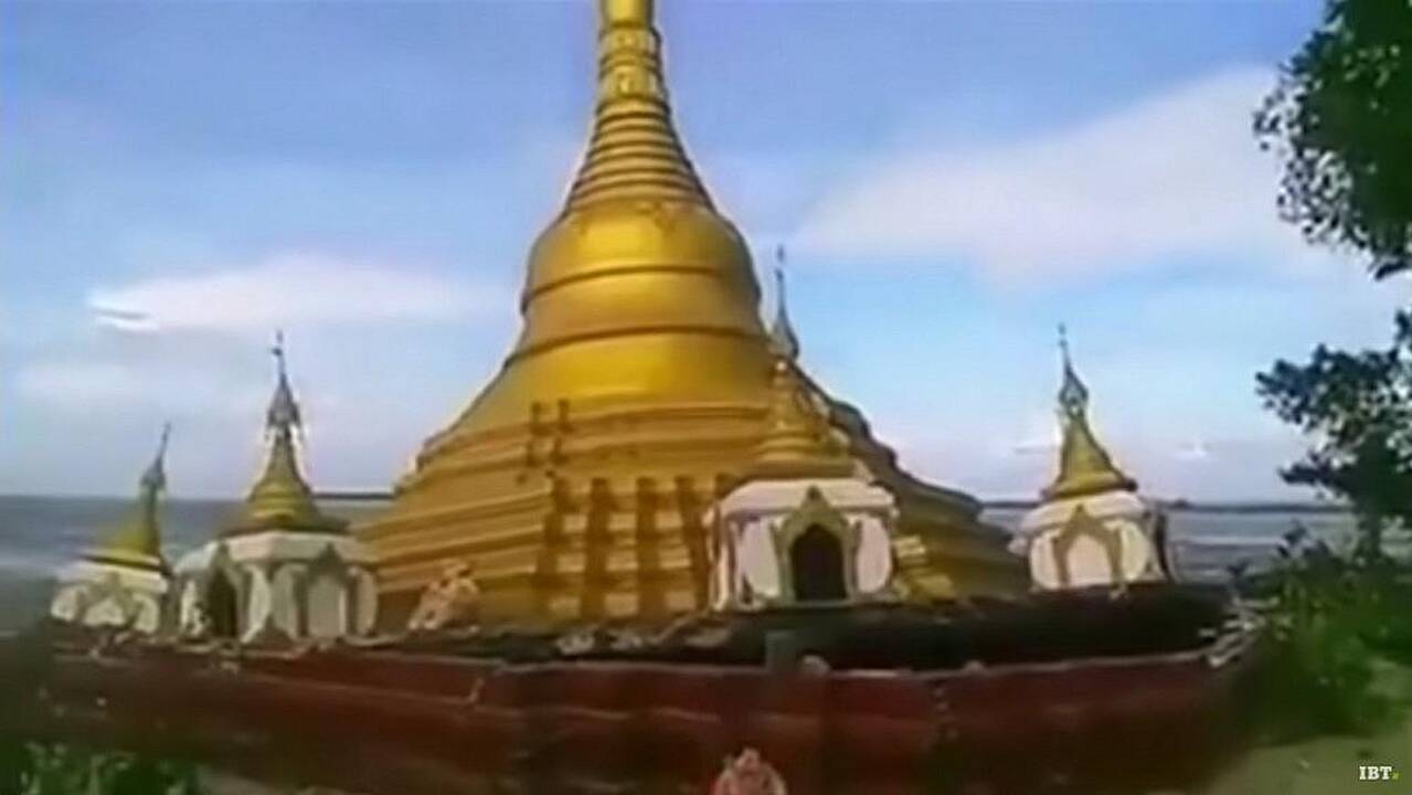 Mianmare per potvynį į upę nuvirto puošni budistų pagoda