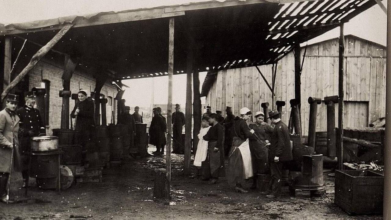 1917 m. propaganda: dėl maisto produktų stokos „kalti sukčiai pelnininkai“