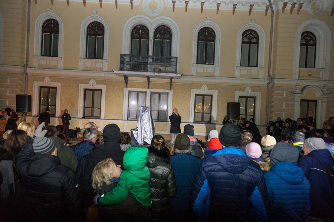 „Didysis kalėdinis sprogimas“ Istorinės Prezidentūros sodelyje