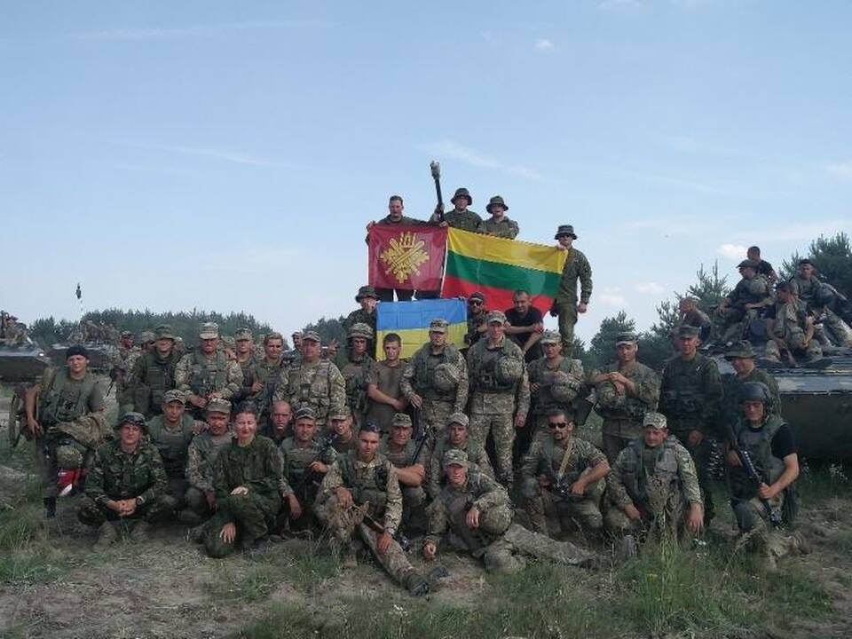 Į Lietuvą grįžta Ukrainos karius mokę lietuvių instruktoriai