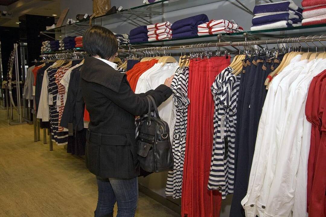 Beveik trečdalis moterų savo vyrams perka net kelnes