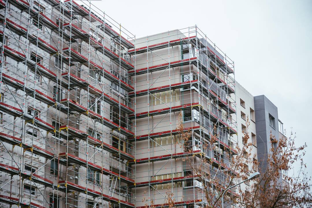 Vyriausybė pratęsė paramą daugiabučių renovacijai
