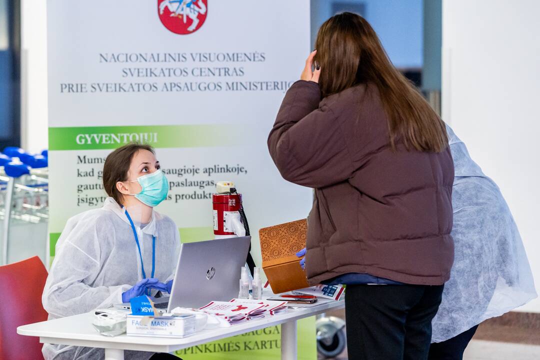 Suklastotos atvykstančiųjų pažymos – žaidimas gyvybėmis