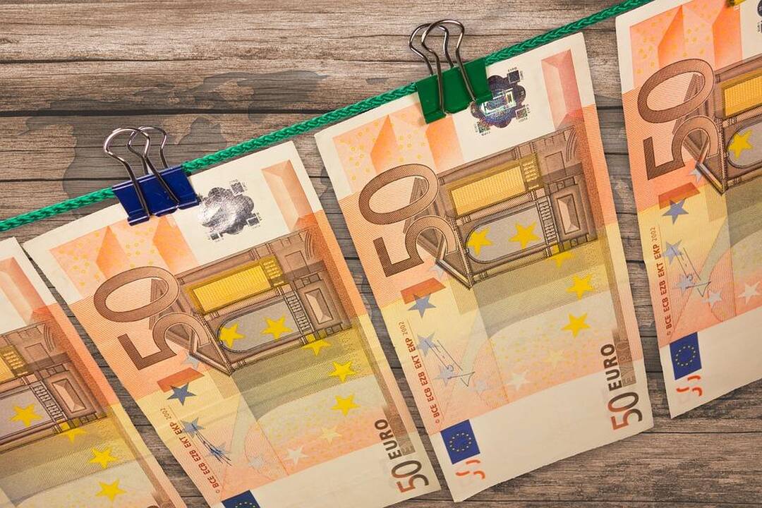 Domeikavoje jaunas vyras sulaikytas su narkotikais ir padirbtais pinigais