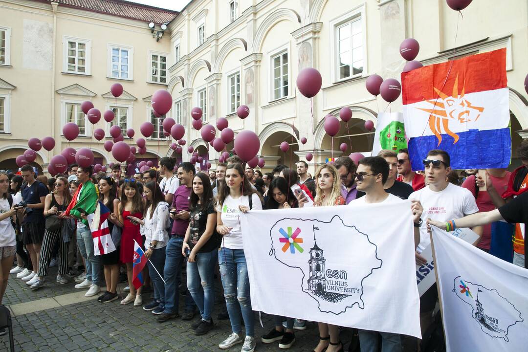 Šventinė VU studentų eisena