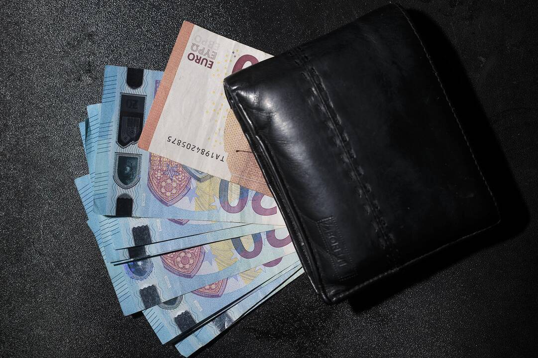 Kiek žmonių Lietuvoje pernai gavo minimalią ir mažesnę algą?