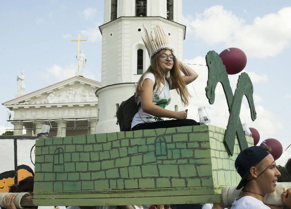 Šventinė VU studentų eisena