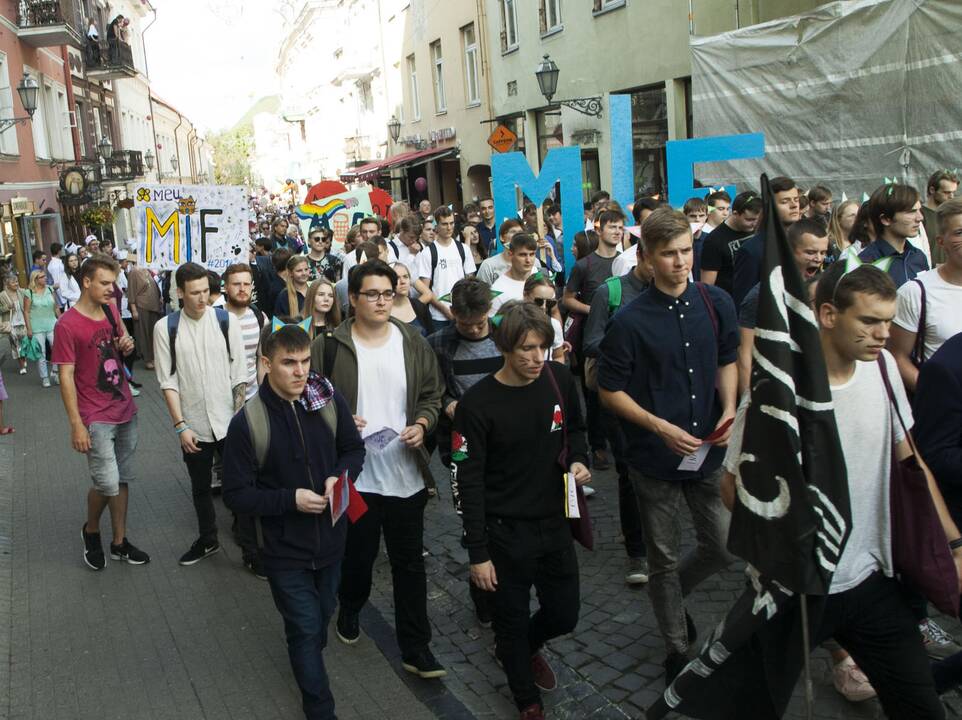 Šventinė VU studentų eisena
