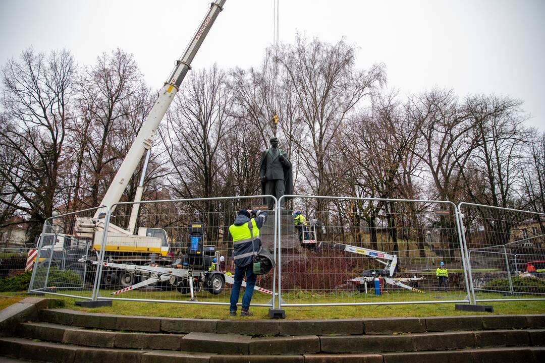 Vilniuje nukeltas P. Cvirkos paminklas