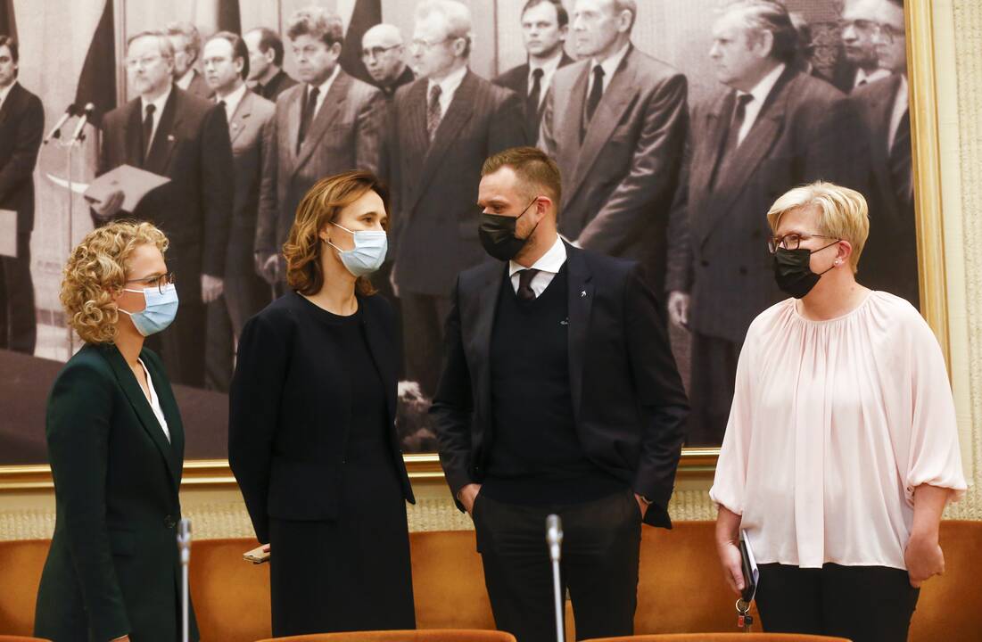 Trijų partijų lyderiai pasirašė koalicinę sutartį
