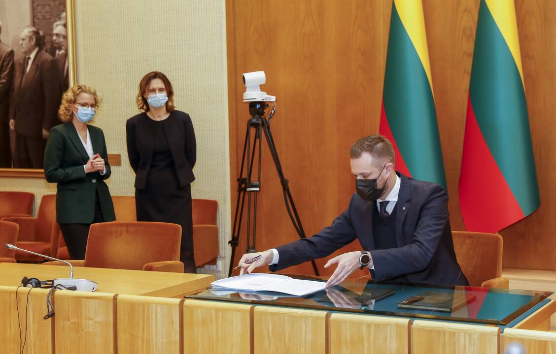 Trijų partijų lyderiai pasirašė koalicinę sutartį