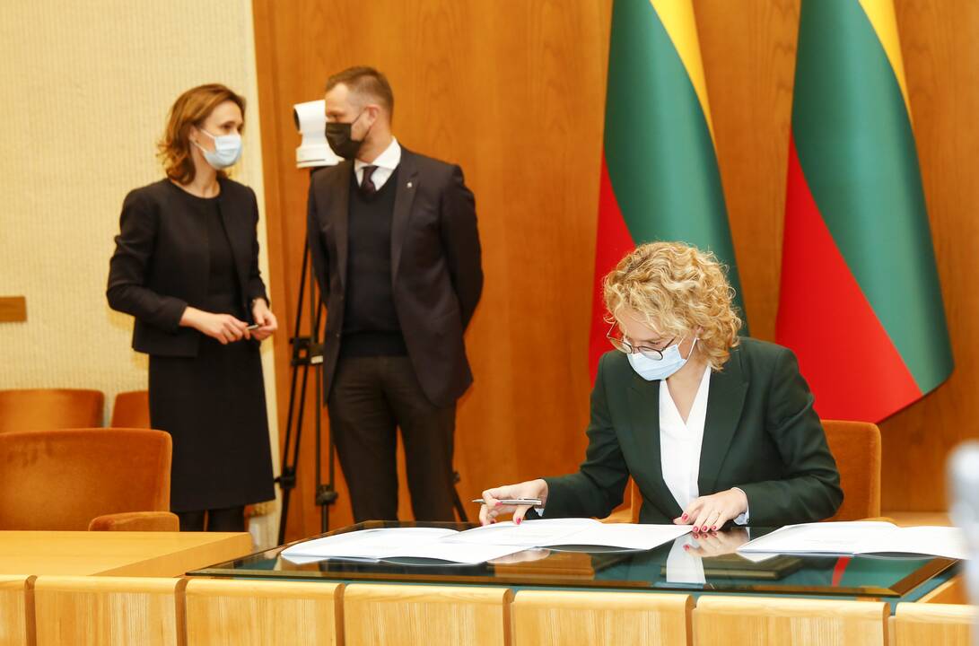 Trijų partijų lyderiai pasirašė koalicinę sutartį